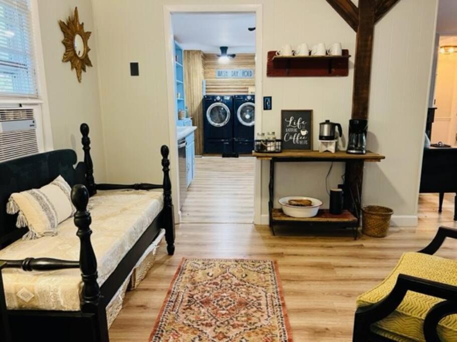 Mountain Lake Retreat - Hot Tub, Lake, Fire Pit, Wineries, Restaurant Harpers Ferry Bagian luar foto