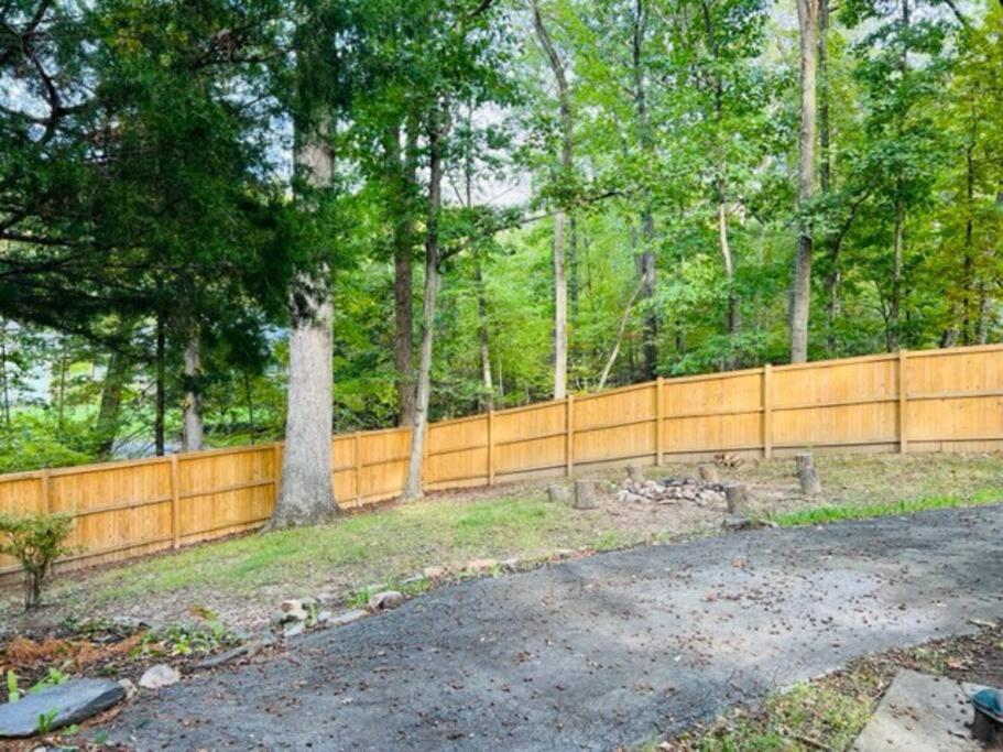 Mountain Lake Retreat - Hot Tub, Lake, Fire Pit, Wineries, Restaurant Harpers Ferry Bagian luar foto