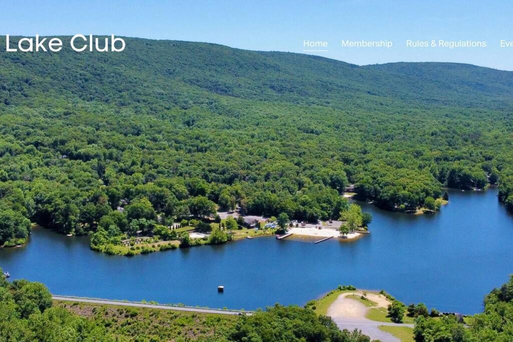 Mountain Lake Retreat - Hot Tub, Lake, Fire Pit, Wineries, Restaurant Harpers Ferry Bagian luar foto