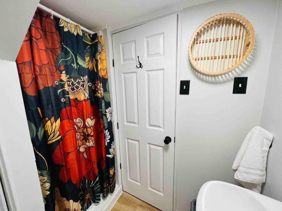 Mountain Lake Retreat - Hot Tub, Lake, Fire Pit, Wineries, Restaurant Harpers Ferry Bagian luar foto