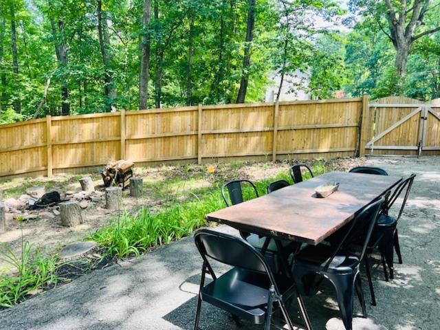 Mountain Lake Retreat - Hot Tub, Lake, Fire Pit, Wineries, Restaurant Harpers Ferry Bagian luar foto