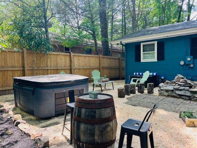 Mountain Lake Retreat - Hot Tub, Lake, Fire Pit, Wineries, Restaurant Harpers Ferry Bagian luar foto