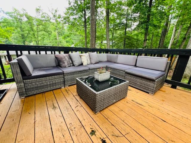 Mountain Lake Retreat - Hot Tub, Lake, Fire Pit, Wineries, Restaurant Harpers Ferry Bagian luar foto