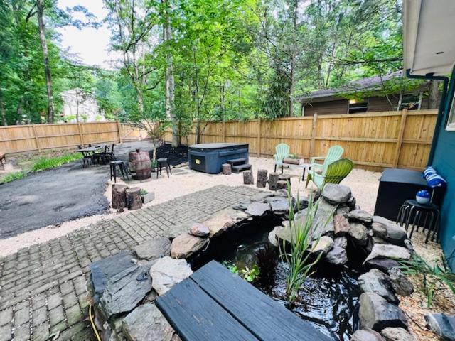 Mountain Lake Retreat - Hot Tub, Lake, Fire Pit, Wineries, Restaurant Harpers Ferry Bagian luar foto