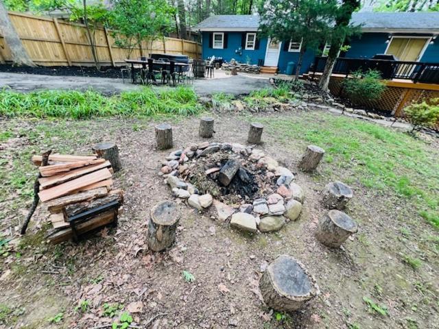 Mountain Lake Retreat - Hot Tub, Lake, Fire Pit, Wineries, Restaurant Harpers Ferry Bagian luar foto