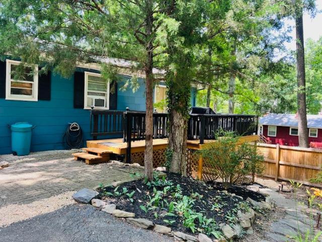 Mountain Lake Retreat - Hot Tub, Lake, Fire Pit, Wineries, Restaurant Harpers Ferry Bagian luar foto