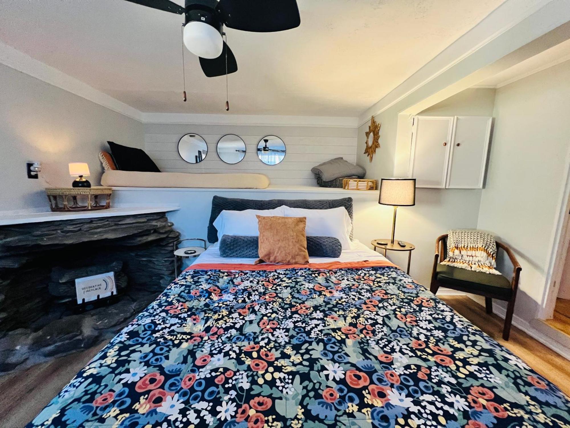 Mountain Lake Retreat - Hot Tub, Lake, Fire Pit, Wineries, Restaurant Harpers Ferry Bagian luar foto